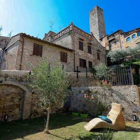 The Tower'S Garden Apartment San Gimignano Exterior photo